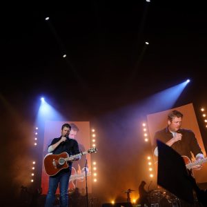 Blake Shelton Instagram - We're officially LESS THAN ONE MONTH from kicking off the #BackToTheHonkyTonk Tour with @carlypearce and @TheJacksonDean! Who will we see out there?! Get tickets at blakeshelton.com.