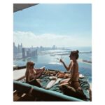 Blanca Suárez Instagram - a 200 metros de altura @auraskypool.dubai with @palomarodriguezjuanes ♡ - @inspiringsoho @visit.dubai Aura Skypool Dubai