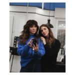Blanca Suárez Instagram - Me ha tocado ese anillo de oso en una bolsa sorpresa. En la foto 2 está posando cada poro de nuestro cuerpo @mariaroberts25