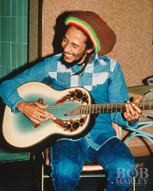 Bob Marley Instagram - “I love to see when you’re dancing from within!” #JumpNyabinghi #BobMarley

📍 Backstage in Milan, #Italy 🇮🇹 Uprising tour, 27 June 1980.
📸 Photo by #LynnGoldsmith.
©️ Fifty-Six Hope Road Music Ltd.