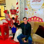 Bob Saget Instagram - Happy Holidays everyone. Here am I putting my mask on a nutcracker. Nothing says Merry Christmas 2021 like this photo. Thanks @thepeninsulachi for the hospitality. And thanks @eattravelrock for the photo and, oh yeah, for bein’ my wife. And thanks to your wonderful family for all the lovely gifts. The biggest one being you. Aw. 🎄💖