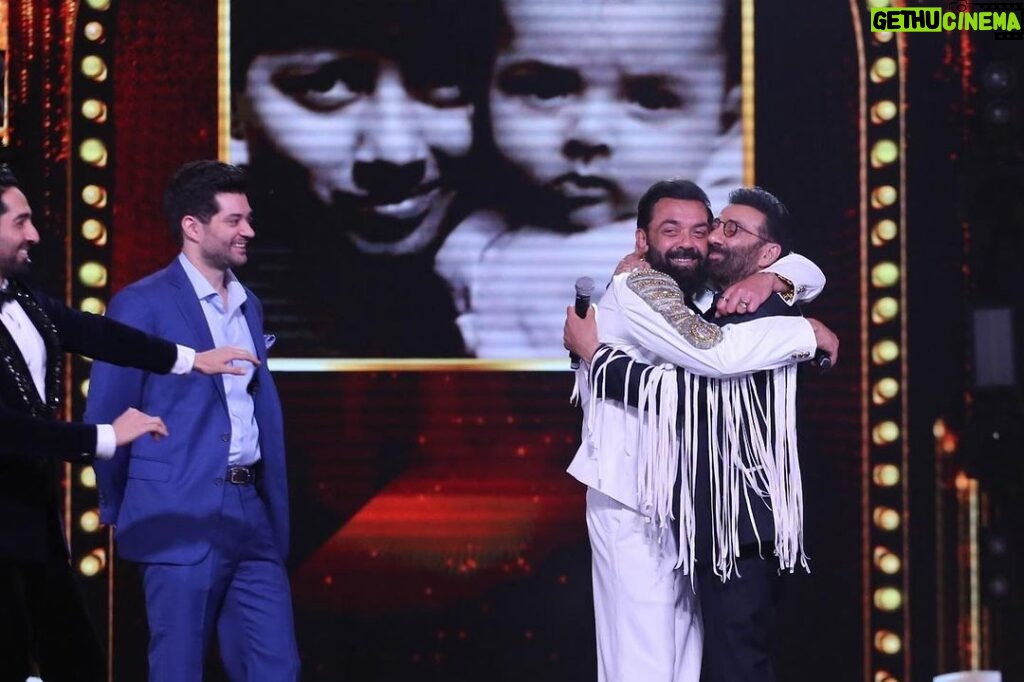 Bobby Deol Instagram - All smiles…. Forever! Some moments from #ZeeCineAwards Night, was fun and emotional to recreate memories and be all on the stage TOGETHER and celebrate us!! ❤️❤️❤️ Congratulations to Bob and Rajveer, proud moment for all of us.