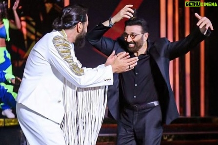 Bobby Deol Instagram - All smiles…. Forever! Some moments from #ZeeCineAwards Night, was fun and emotional to recreate memories and be all on the stage TOGETHER and celebrate us!! ❤️❤️❤️ Congratulations to Bob and Rajveer, proud moment for all of us.