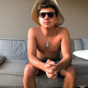 Bradley Steven Perry Instagram - What’s that? A hat? 
I miss Hawaii
