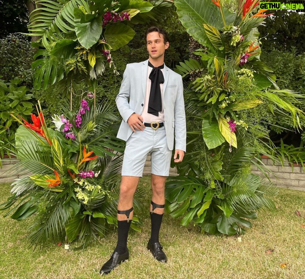 Brandon Flynn Instagram - It’s giving…. It’s giving did not catch the bouquet