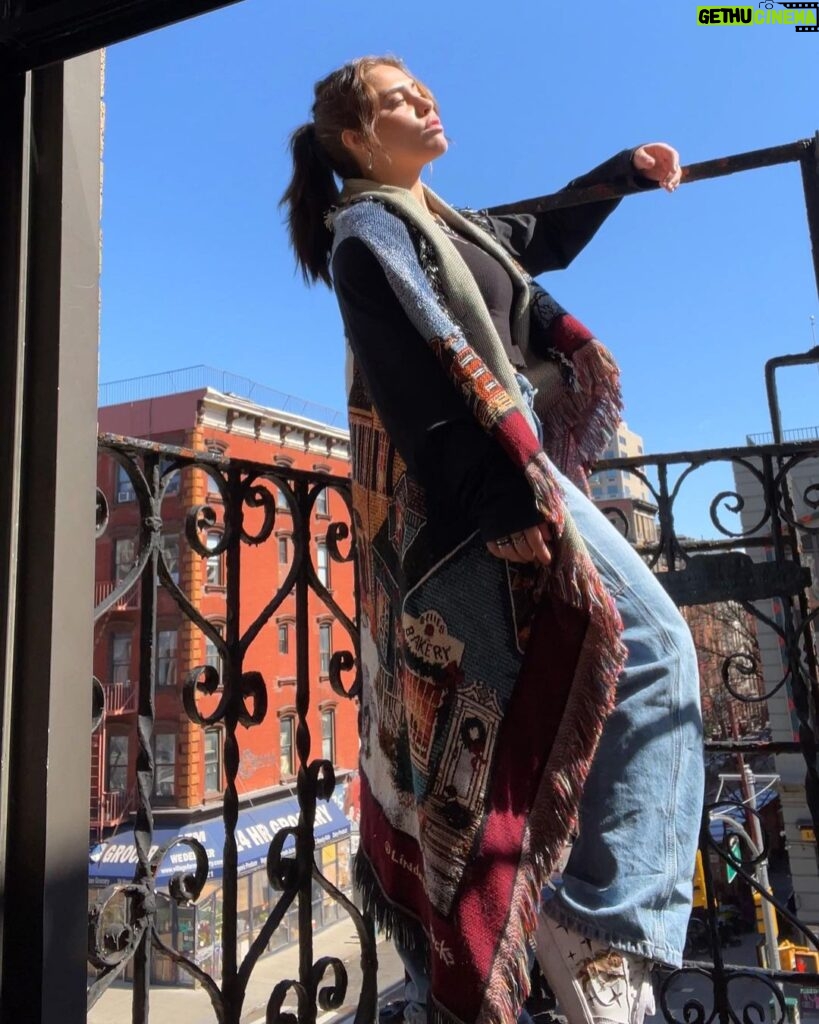 Brenna D'Amico Instagram - Fav new cardigan.♥️ Thank you @luciensagar ! NYC