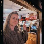Brie Larson Instagram - It’s rude to point, but pizza and a performance needed to be pointed out! 🍕🎤