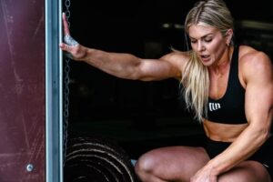 Brooke Ence Instagram - The juice IS worth the squeeze, even when it feels like 
“store bought” might have been the way to go 😜

To everyone doing 22.3 … 
lean into the fatigue, get comfortable (as ridiculous as that sounds) and smile when you feel like it’s too much. 😎

@runsupps “we run everything”

#itmakesence #runsupps