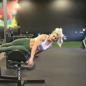 Brooke Ence Instagram - On Wednesdays we grow bicep veins and build abs of steel.

In the @nakedprogram you will see lots of lifting with tempo. When muscles work longer under tension it creates more muscle trauma = bigger muscles 💪🏼 

Click my link in bio and train with me! You could even win a trip to my hometown to hang out with me during my summer fitness retreat!

#nakedtraining #ieatsteakeverynight #icommandyoutogrow #itmakesence
