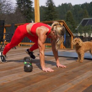 Brooke Ence Instagram - 5-Exercise Kettlebell Flow👏🏼

5 Single Arm Press (hold for 5 seconds)
5 Turkish Get-Ups
10 Crossack Squats
10 Goblet Squats 
10 Plank Pull Throughs

Repeat 3 times💪🏼 GOOD LUCK😎

@nakedprogram #itmakesence #lookgoodnaked #trainnaked