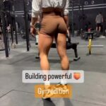 Brooke Ence Instagram - Peaches, peaches, peaches, peaches, peaches. Get that 🍑 just in time for summer with my Summer Showdown 8-week Transformation Challenge! 8 weeks of daily workouts (like this one), coaching videos, macro and nutritional guidance, mobility, community, and more! So what are you waiting for? Click my link in bio and get signed up People!! #peaches #peach #challenge