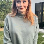 Bryce Dallas Howard Instagram - Just call me cat lady 🤪 ⁣ ⁣ ⁣ p.s. For the cat lovers watching who want to try a sling: it’s so so important that you stay in tune with your pet’s cues. If they show even the *slightest* sign of discomfort: let them go! And even before you try a sling, spend time developing that nonverbal communication with your pet. For me, I know that Lily loves nothing more than being carried (or crawling under my shirt), but my other cats love roaming free. All to say, when you and your pet are ready, listen intently and have fun ♥️
