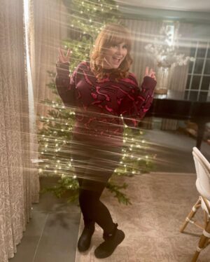 Bryce Dallas Howard Instagram - Holiday Musings: Family Edition 🥰 Featuring twinkling Christmas tree lights, silly faces with Pogee, hugs with our new nephew, foggy mornings in the woods, a watch to count the blessings of time, gingerbread cookie decorating frenzy, a Howard shuffleboard championship trophy, and sweet doggo Story smiling on her walk. Feeling full. Feeling grateful. Feeling ready for new beginnings.⁣
⁣
Most 📸s by Theo (a.k.a. Shuffleboard Tournament Winner) and Beatrice