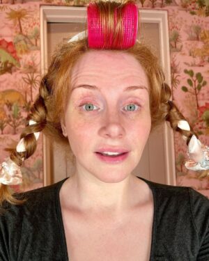 Bryce Dallas Howard Instagram - After ➡️ Before! I love these curls 😍 ⁣
⁣
[ID: BDH shows off her new curly hair (using the Satin Heatless Curling Set by Kitsch) with transformative after and before selfies.]