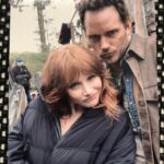 Bryce Dallas Howard Instagram - @prattprattpratt and I take dinosaurs very seriously 🤣⁣ ⁣ The new poster for #JurassicWorldDominion is here.⁣ ⁣ [ID: Chris Pratt (right) wearing a brown jacket & BDH (left) wearing a black winter coat make silly 😏🤪 faces to camera]