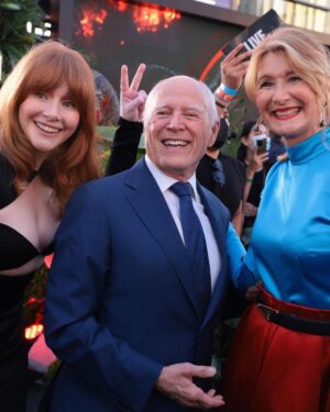 Bryce Dallas Howard Instagram - Thank you LA for such a fabulous premiere of our little dino movie! I can’t say it enough: Jurassic family, I love you 💚⁣⁣
⁣⁣
We’re down to mere hours, folks – #JurassicWorldDominion is in theaters *this Friday* June 10! Comment with a 🦖 if you have your tickets⁣⁣
⁣⁣
[ID: A slideshow of BDH with her Jurassic family at the premiere of Jurassic World Dominion at the TCL Chinese Theatre. She wears a cutout black @alexperryofficial dress and jewelry by @ireneneuwirth]