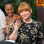Bryce Dallas Howard Instagram - From a magical dinner at La Casa Azul and virtual dinosaur installations in Trafalgar Square, to all the beautiful people I’ve met and have gotten the chance to reunite and work with along the way, this #JurassicWorldDominion tour has been incredibly special 🧡 Thank you Mexico City & London for making my first proper trip out into the world since 2020 one I’ll never forget!! 🦖 ⁣⁣⁣⁣ ⁣⁣⁣⁣ Makeup: Kara Bua (@karayoshimotobua) ⁣⁣⁣⁣ Mexico Hair: Jenny Cho (@jennychohair) ⁣⁣⁣⁣ London Hair: Christian Wood (@cwoodhair)⁣⁣ Manicure: Sarah Chue (@chuenails) ⁣ ⁣ [ID: The cast of Jurassic World Dominion, in various configurations and black-tie gowns and suits, pose in front of the Jurassic World logo for the Mexico City and London premieres of the movie]