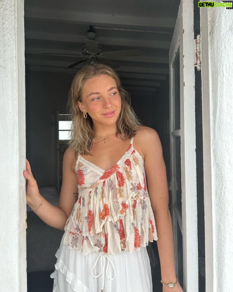 Brynn Rumfallo Instagram - day trips to the beach are good for the soul