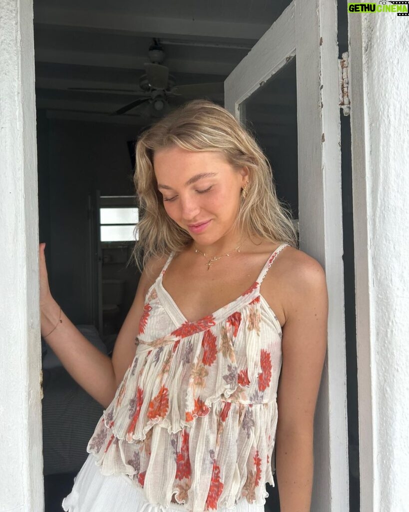 Brynn Rumfallo Instagram - day trips to the beach are good for the soul