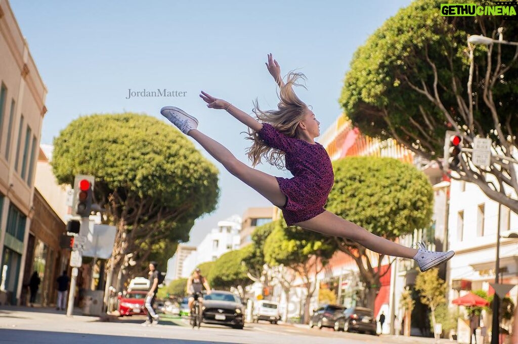 Brynn Rumfallo Instagram - Leaping into Tuesday like ✌🏻️ @jordanmatter #dancemoms #dancer #leaps #season7 #aldcla