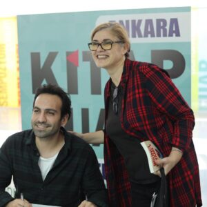 Buğra Gülsoy Instagram - İlk imza günümde beni yalnız bırakmayan Ankara okurlarına sonsuz teşekkürler 🙏🏻 Haftaya (27 Ekim Pazar) yeniden aynı yerde -ATO Congresium’da- görüşmek üzere ⭐️📕 #birincikıyamet