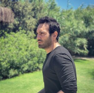 Buğra Gülsoy Instagram - #tomorrowneverdies