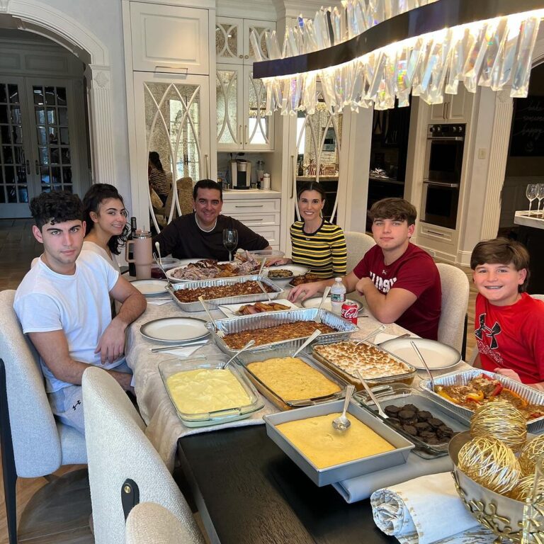 Buddy Valastro Instagram - From my table to yours, a sweet slice of gratitude and joy, Happy Thanksgiving!🥧🍁 #ThanksgivingBlessings #blessed #grateful ❤️