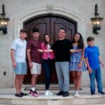 Buddy Valastro Instagram - Watch as @BuddyValastro builds the @CarlosBakery empire with the help of his family during the brand new series, Buddy Valastro’s #CakeDynasty, premiering Saturday, November 11th at 10/9c on @AETV’s @Home.Made.Nation. 🎂