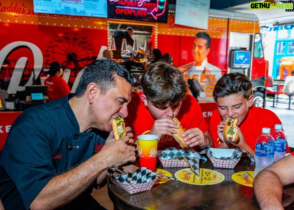 Buddy Valastro Instagram - A family that eats together, stays together! #jerseyeats #buddyvalastro #likefatherlikeson #boysdayout #famiglia #vegas #theboss #thelinq #linqpromenade #foodtruck Las Vegas Strip