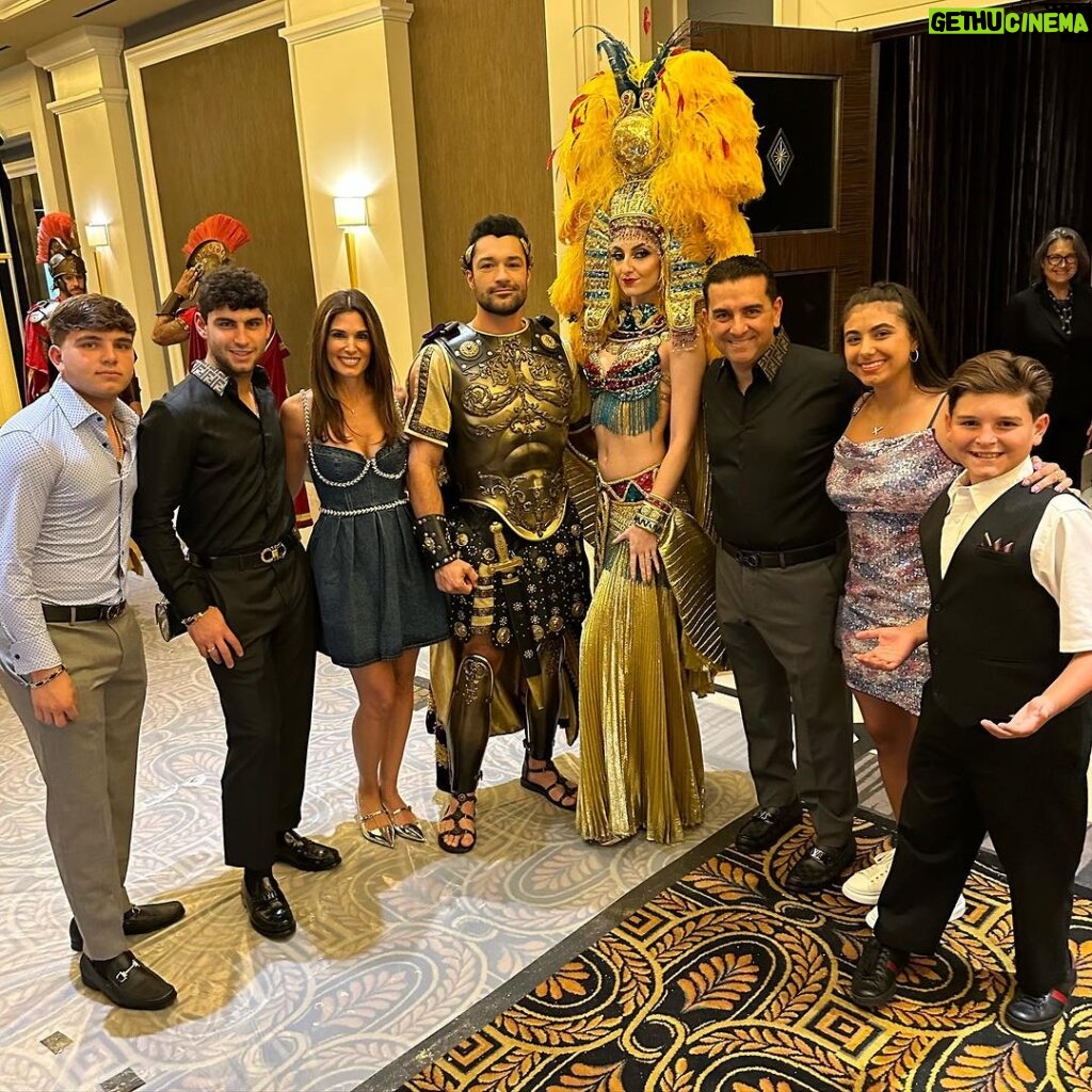 Buddy Valastro Instagram - Living it up in Vegas with my favorite crew at @caesarspalace 🎉🌟 #VegasNights #GoodTimes #CaesarsPalace #caesars #famiglia Caesar Palace, Las Vegas