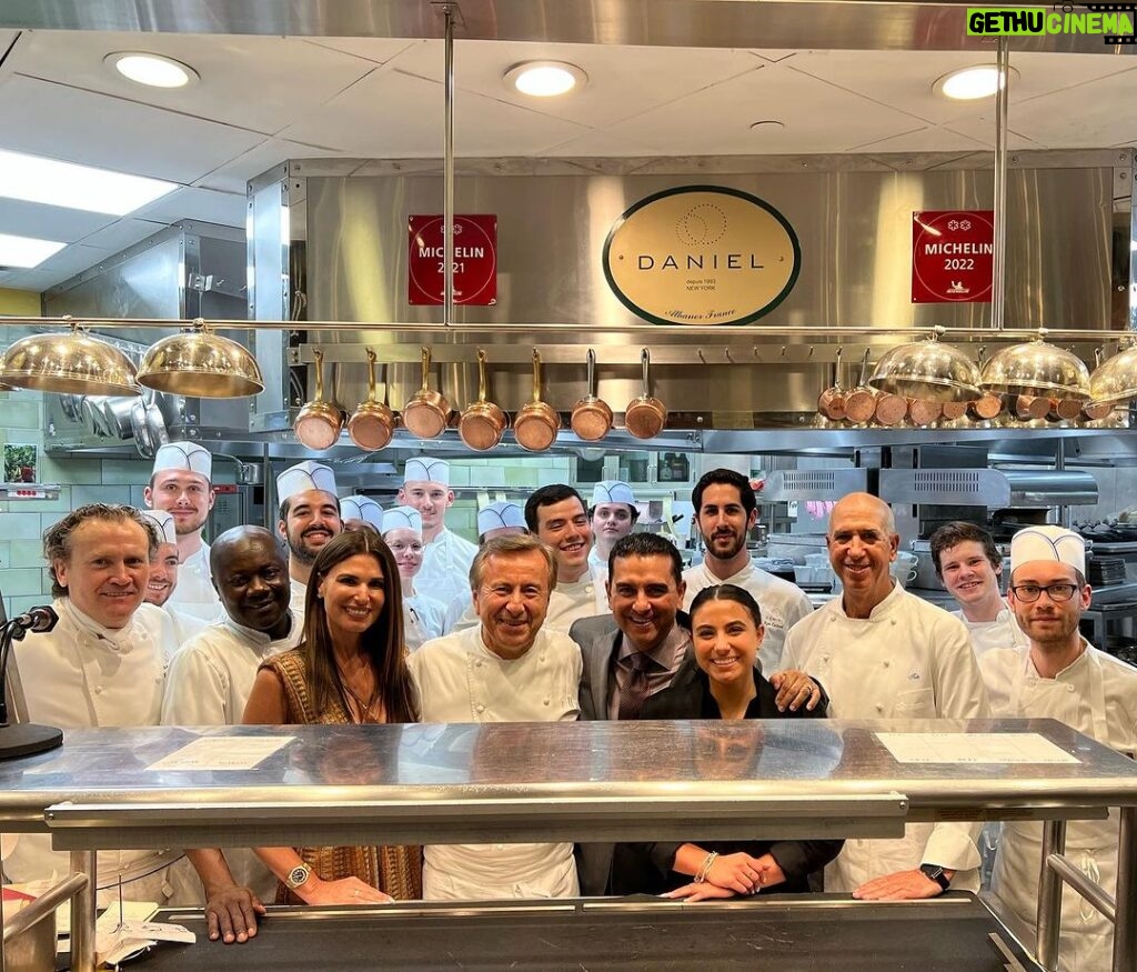 Buddy Valastro Instagram - Such a fantastic dinner with my family at @restaurantdaniel It was wonderful to spend time with the incredible team @danielboulud @lerouxeddy 🤝 @fiav_21 spending the summer working with the Dinex group @sebastiensilvestri experiencing different restaurants! #restaurantdaniel #michelinguide #danielboulud #CulinaryAdventures Daniel Restaurant, 60 E 65 Street, Manhattan