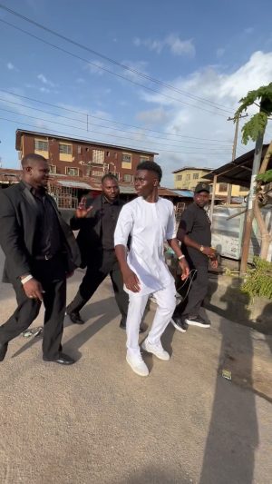 Bukayo Saka Instagram - Ẹ kúulé o !
Thank you for the warm welcome 🇳🇬💚