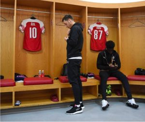 Bukayo Saka Instagram - What a player ! Thank you for everything bro.
Enjoy your next chapter @m10_official 🙏🏿❤️