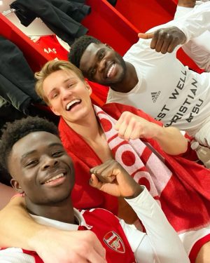 Bukayo Saka Instagram - 3 Points, 3 Smiles 😁
Keep Believing! 🔴