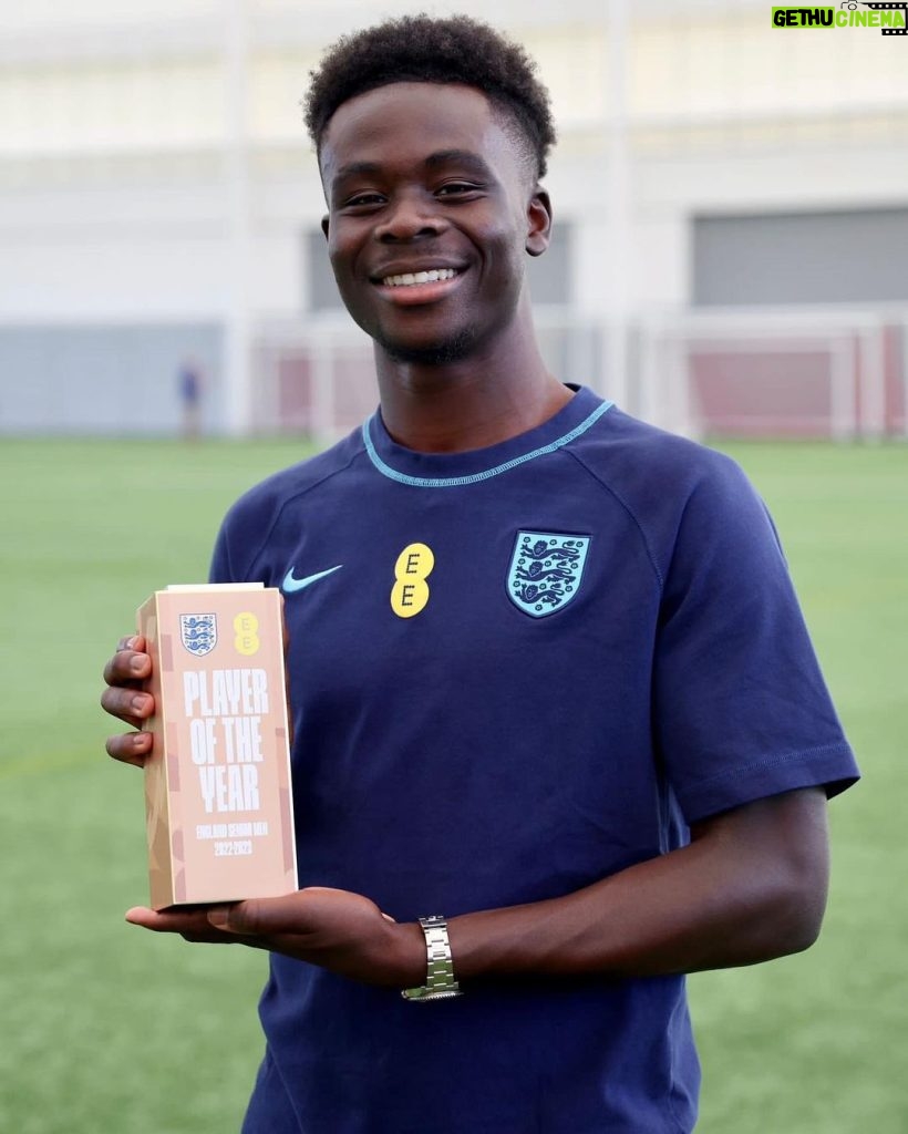 Bukayo Saka Instagram - Back to back, what an honour 🏆 Thank you to everybody who voted me England's Men's Player of the year I’m very grateful 🙏🏿 #GodsChild