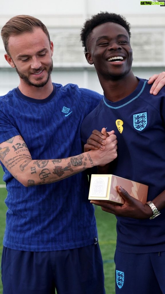 Bukayo Saka Instagram - A special birthday surprise with a little help from @madders… 🎁 For the second season running, your England Men’s Player of the Year connected by @ee is @bukayosaka87! 👏 St George's Park National Football Centre