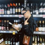 Burcu Özberk Instagram - Yağmurlu bir pazar günü yapılacaklar; 🍷🎶💬🍕