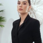 Burcu Kiratli Instagram - 🖤🎩🪄