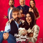 Burcu Kiratli Instagram - Her Aşk Biraz Komiktir ❣️🤪 Sizlerle buluşmamıza çok az kaldı ❤️ 🎭 10 Şubat Trump Tower Prömiyer ❣️😍 Çok çok heyecan 🥰❣️❣️❣️❤️ #heraşkbirazkomiktir ❤️‍🔥 ————————————————————- Yazan-Yöneten : @irfankangi @epizotgorselsanatlar & @akademiyatro @gurkantavukcuoglu @hakanaltinerofficial @kocaktugce1 @benmuratergur Yardımcı Yönetmen : @simayuyguner Reji : @begumkuran @osmanbaris_ozkocak Afiş fotoğraf : @emremollaoglu Afiş tasarım : @galipaksular