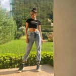 Burcu Kiratli Instagram - 🖤 #loveforjeans 🥂