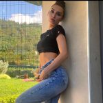 Burcu Kiratli Instagram - 🖤 #loveforjeans 🥂