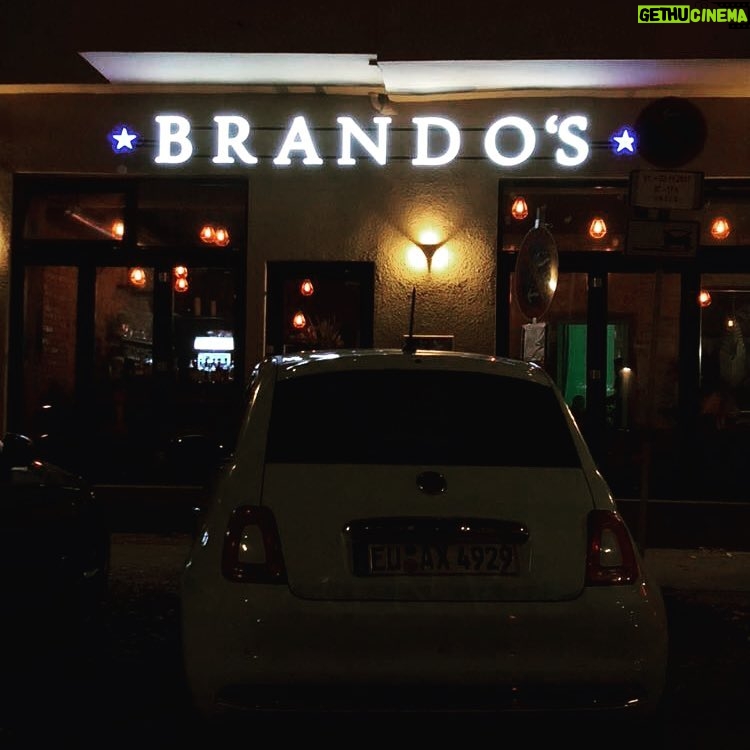 Bushido Instagram - Wenn ihr entspannt eine Shisha rauchen wollt, dann kommt ihr zu Brandos in der Blissestrasse 44 in Berlin. Muss man gesehen haben Leute! #brandos #ashraf