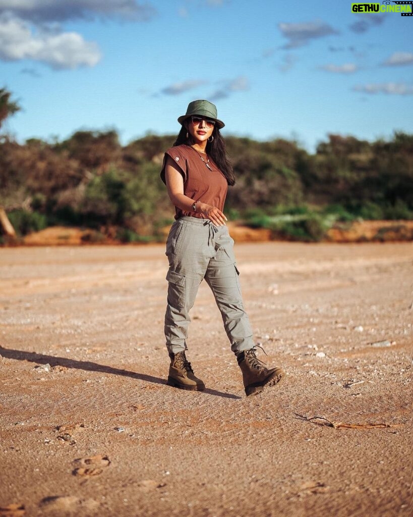 Buthaina Al Raisi Instagram - There is no place like Africa 🦋 . رسمياً وقعت غي غرام كينيا .. ما في كلمات ممكن توصف جمالها 🦋🦋🦋 Samburu National Reserve