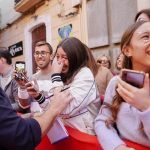 Álvaro Morte Instagram - Este pasado fin de semana me han hecho un regalo maravilloso. El @festivalmeria en su edición 22 y la @diputacionalmeria me honraron con una estrella en el Paseo de la Fama de Almería y el premio “Almería, Tierra de Cine”. Gracias a todos y todas. El cariño que he sentido en esta espectacular tierra ha sido inmenso. Me voy emocionado y feliz y con el deseo de volver pronto, muy pronto. Ya sea a rodar o a disfrutar de unas gambas de Garrucha!! Os llevo en el corazón ❤️ #almeria #festivalalmeria #tierradecine @breitling @boss