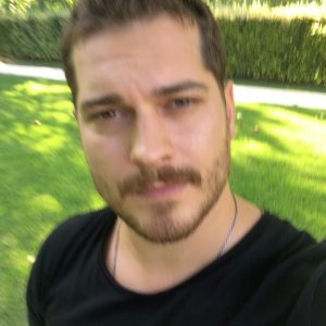Çağatay Ulusoy Instagram - @netflixturkiye @o3medya #netflixturkiye #netflix
