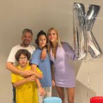 Çağla Şıkel Instagram - Söylenecek ne kadar güzel söz var oysaki…Ama bir türlü dökülmüyor dudaklarımdan. Anneler iyi bilir, hepsi kalbimizde saklı…🥹 Kuzeyim… İyi ki doğdun, iyi ki varsın ,iyi ki benim oğlumsun…🥹🥹🥹