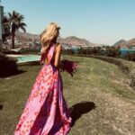 Çağla Şıkel Instagram - Sanmasınlar asla, seni benden ayrı Savrulur savrulur, saçlarında hayatın. Seni sorsunlar benden, bi’ tek ben anlarım…#Bodrum🤍🍒 #reklam #işbirliğideğildir