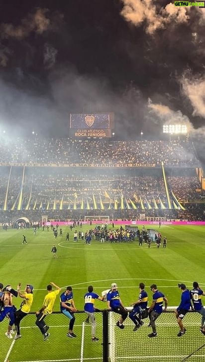 Éric Cantona Instagram - The moments we live for 💙💛 Thank you for the pure passion, Buenos Aires, and all the guests that joined us for Looking FC Boca! 🇦🇷 📸 @mike_mufc94 #LookingFC #FootballLivesHere Buenos Aires, Argentina