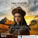 Öykü Gürman Instagram - #Repost @alparslanbuyukselcuklu with @use.repost ・・・ Yınal’ın içindeki hırs ateşini daha da harlayan ve taht yolunda kocasının önüne çıkacak her şeyi yok etmeye ant içen Öke Hatun... Yolun sonunun nereye varacağını bilseydi, yine de çıkar mıydı bu yola? #AlparslanBüyükSelçuklu her pazartesi @trt1’de! 19 Eylül pazartesi @trt1 de başlıyor! @alkanserra @nesrinnamal