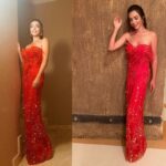 Öykü Gürman Instagram - ❤️💫✨ #konser #kıbrıs #sahne #nuhungemisi #kırmızı #hasanaltın @hasanaltin_official #costume #singer #actress #art #flamenco #art